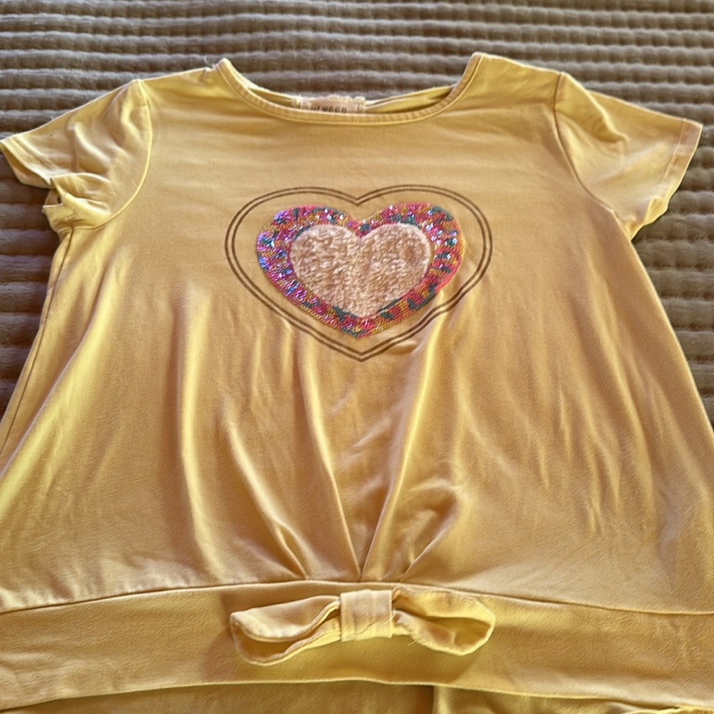 Btween girls size 10 short sleeve shirt. Cute sparkly heart on front - Picture 5 of 8